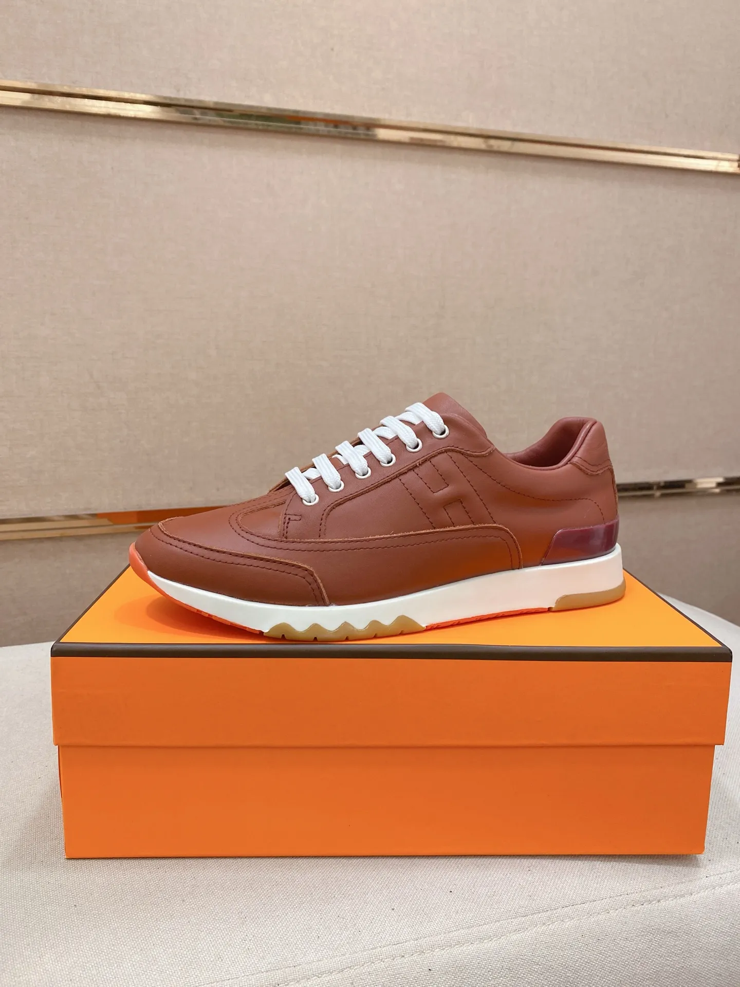 Ex-factory price: 500💰《HERMES》【Classic original single version】Hermès; top 🔝purchasing agent🔍🔍men's latest 🇺🇸sold simultaneously, original imported from Italy ▲▲first-layer cowhide ▲▲ (high-end, nobility and class) ) Exquisite workmanship (Italian 🇮🇹 imported water-dyed 🐂 cowhide lining) sole: original sole provided by the original factory, ⚠️exclusive double-layer activity·TPR·rubber·combined molded outsole; super comfortable·wear-resistant·non-slip·environmental protection The real thing is more beautiful when photographed in kind (high quality, following orders), you can come in and out at will * Number of yards: 38·39·40·41·42·43·44# (can be customized 45.)